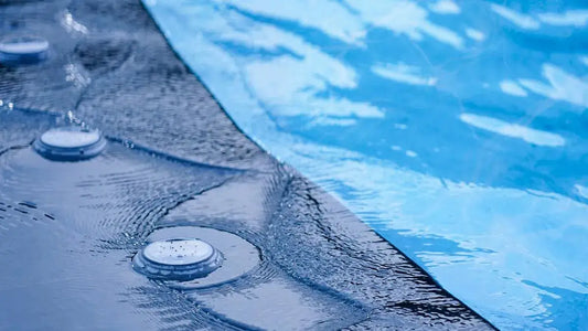 What Color Pool Light doesn't Attract Bugs?