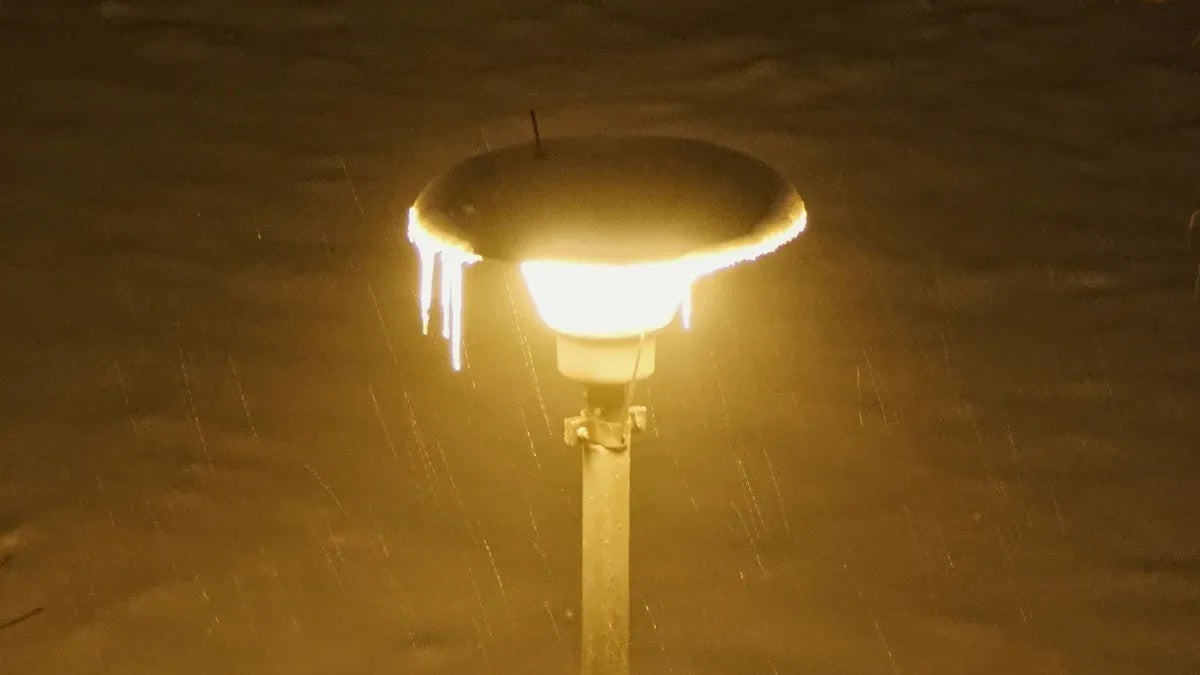 Do solar lights work in winter?